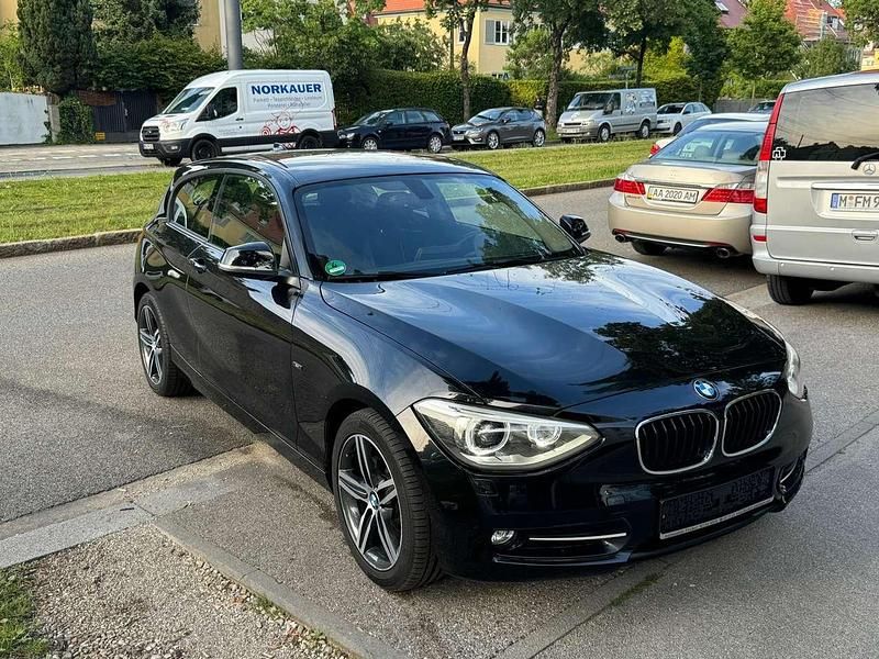 Black sapphire metallic Gebraucht 2013 BMW 116 Sport Line Kleinwagen | 8.950 € (Fairer Preis) - Bild 1/4