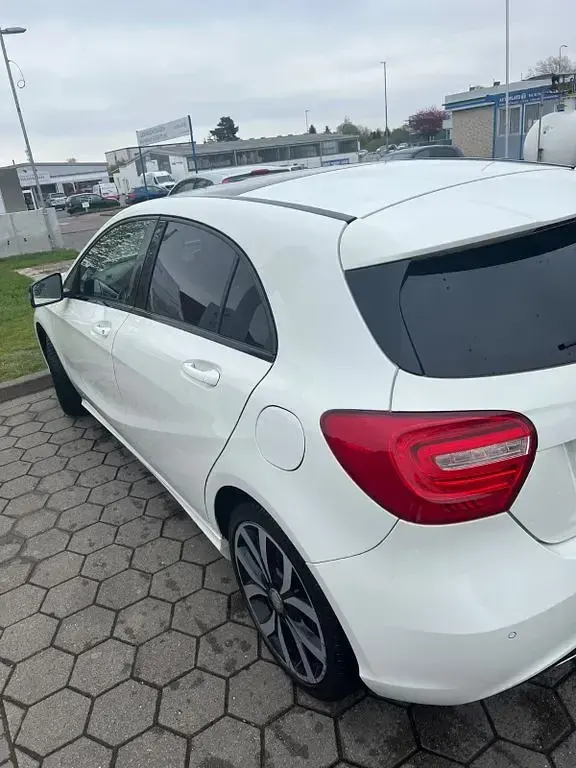 Gebraucht Mercedes A250 211 PS (155 kW) 2012 Weiß Kleinwagen