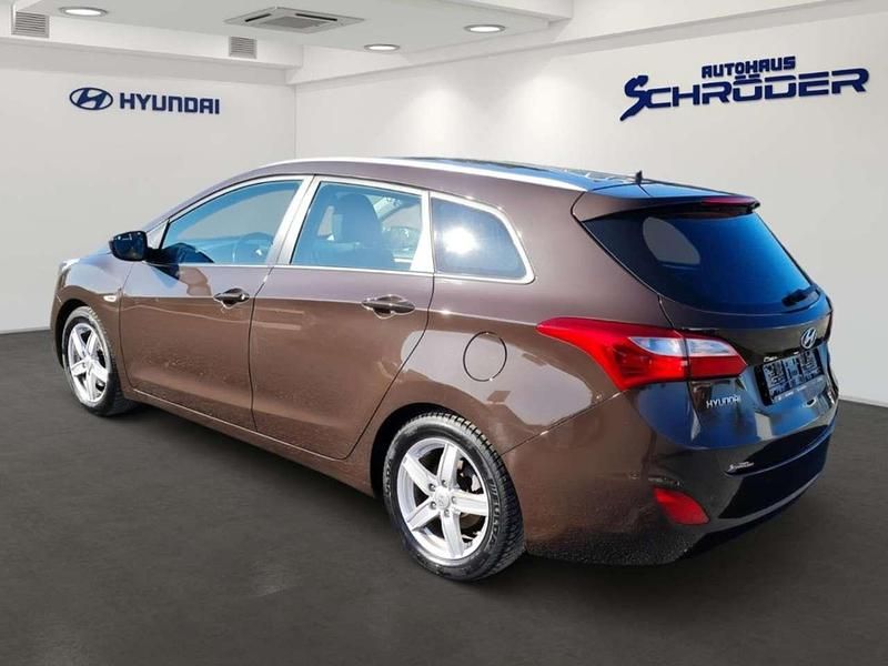 Gebraucht Hyundai i30 YES! Silver 135 PS (99 kW) 2017 Braun Limousine