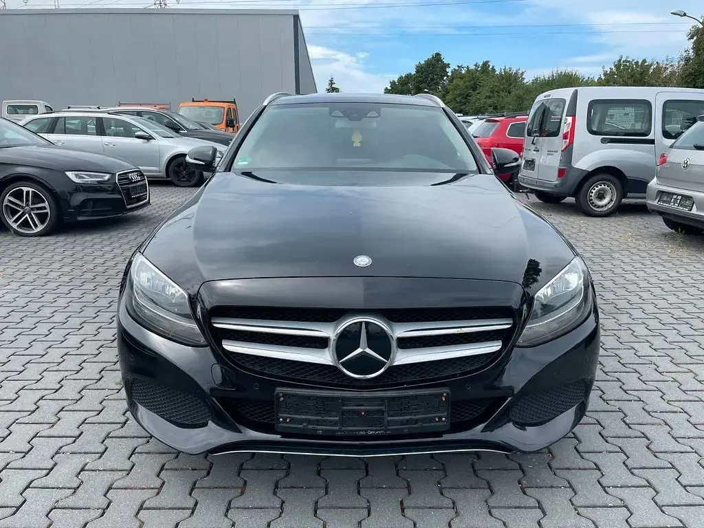 Gebraucht Mercedes C220 Avantgarde 170 PS (125 kW) 2014 Schwarz Limousine