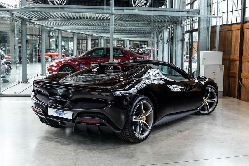 Gebraucht Ferrari 296 829 PS (609 kW) 2024 Nero ds 1250 Cabrio