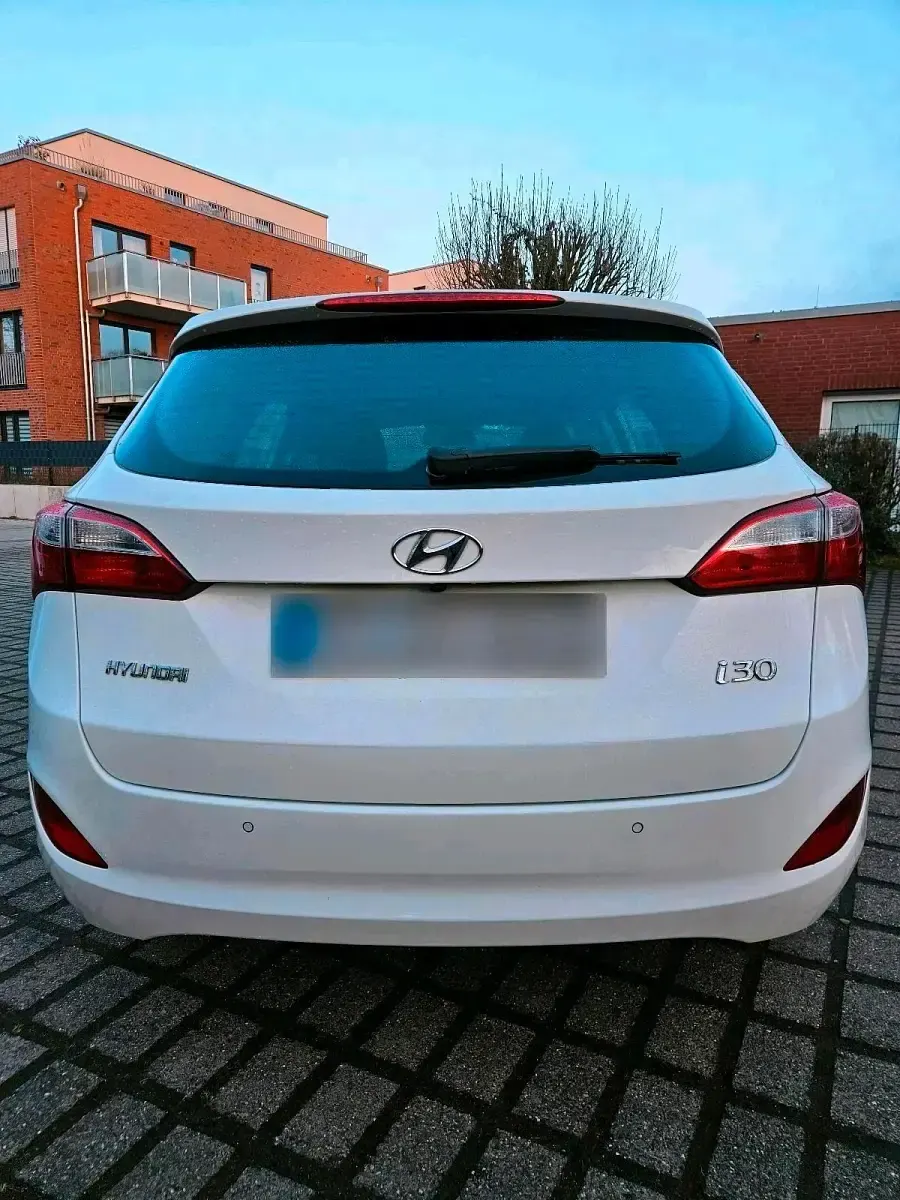 Gebraucht Hyundai i30 110 PS (80 kW) 2017 Weiß Kombi