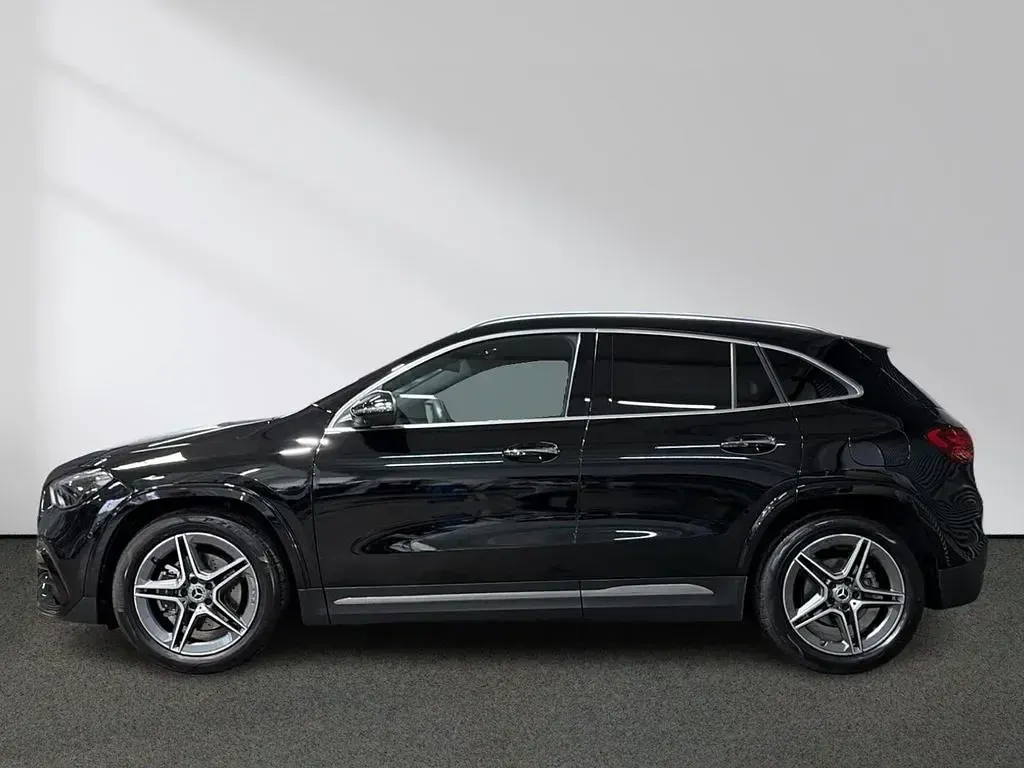 Gebraucht Mercedes GLA180 AMG line 136 PS (100 kW) 2024 Unilack nachtschwarz SUV