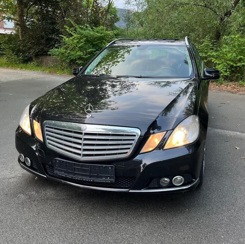 Schwarz Gebraucht 2010 Mercedes E250 Limousine | 5.497 € (Guter Preis) - Bild 1/4