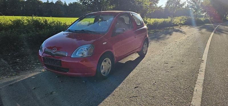 Rot Gebraucht 2001 Toyota Yaris Luna Limousine | 2.799 € (Fairer Preis) - Bild 1/4