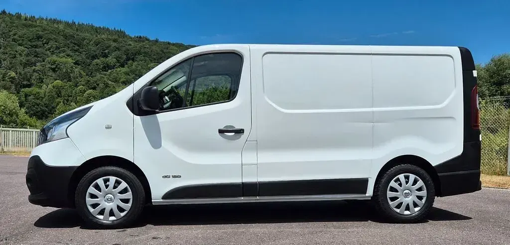 Gebraucht Renault Trafic Komfort 120 PS (88 kW) 2016 Weiß Van / Kleinbus