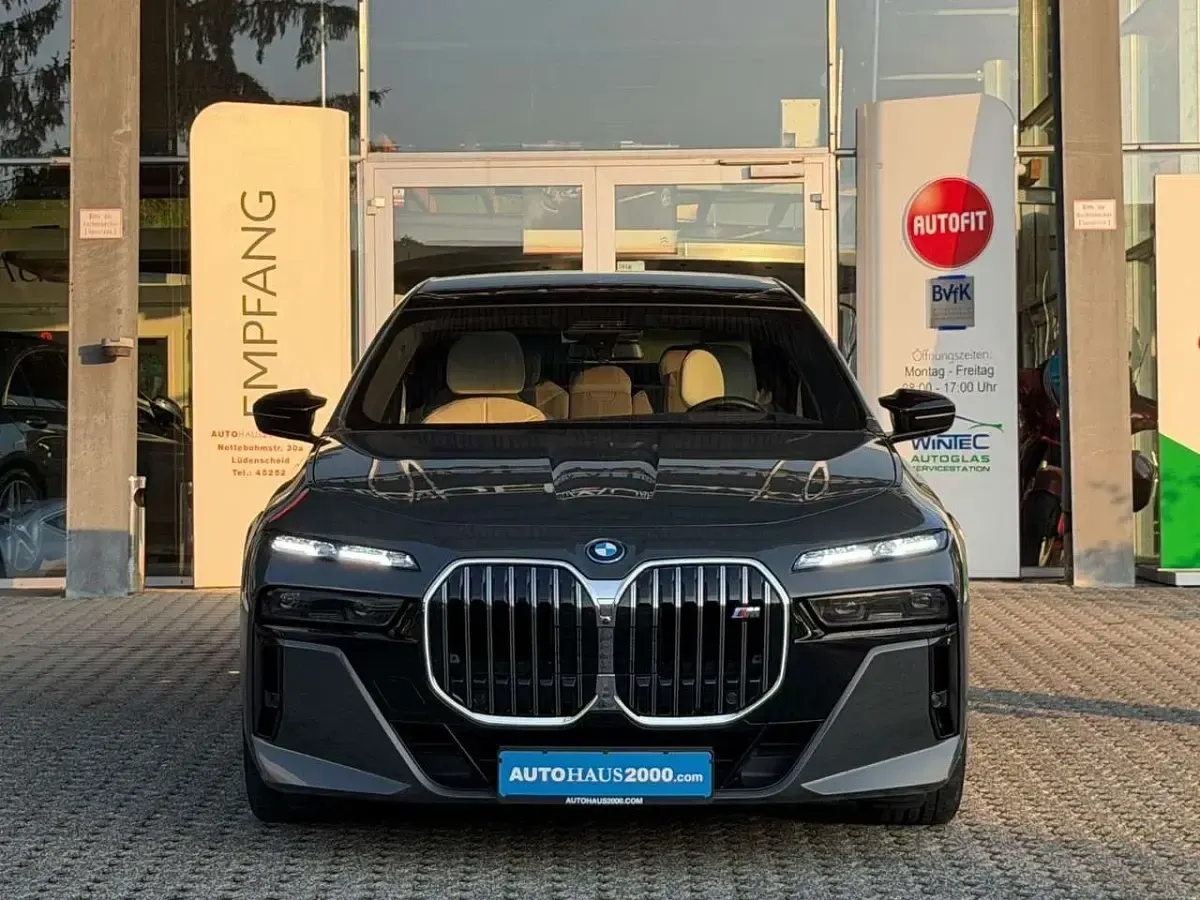Gebraucht BMW 760 571 PS (419 kW) 2023 Dravitgrau Limousine