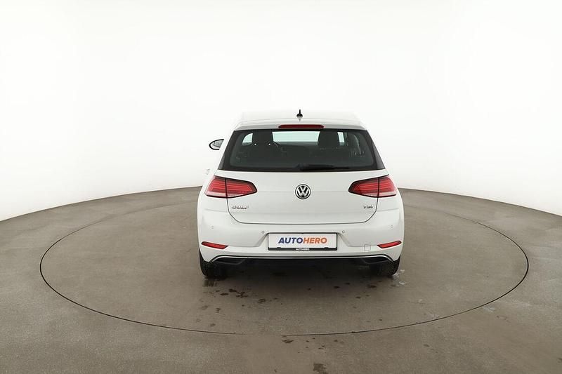 Gebraucht VW Golf VII Comfortline 2017 Weiß Limousine