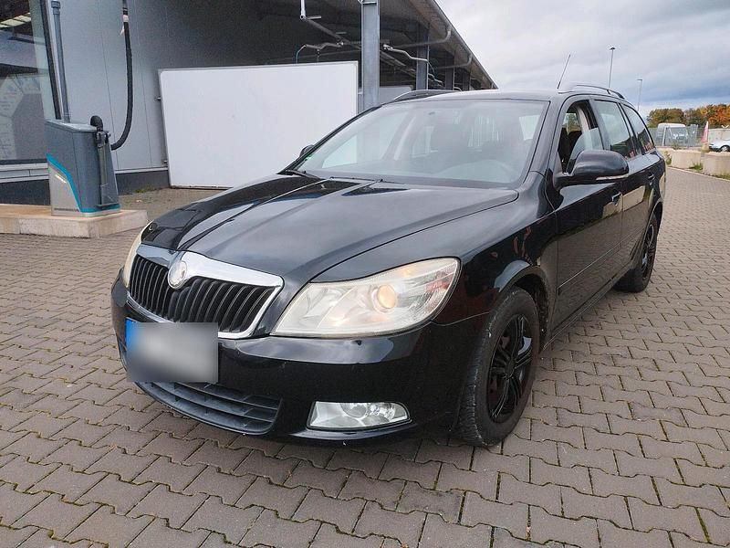 Schwarz Gebraucht 2009 Skoda Octavia Kombi | 1.800 € - Bild 1/4