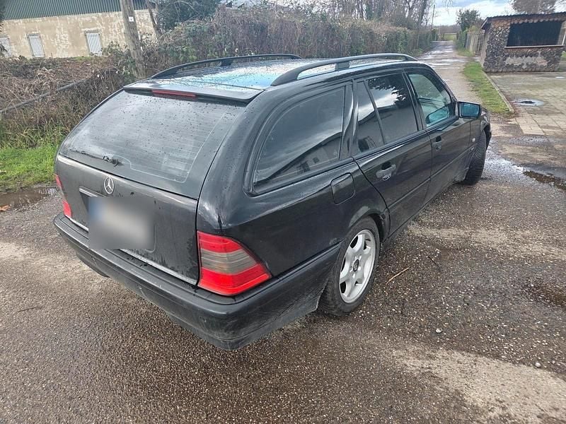 Gebraucht Mercedes C240 170 PS (125 kW) 1999 Schwarz Kombi