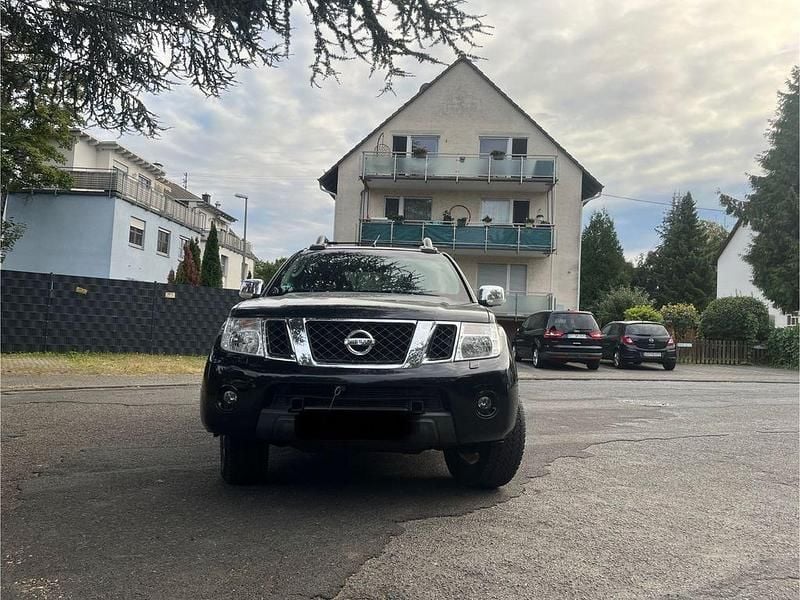 Second-hand Nissan Navara 231 CP (169 kW) 2011 Negru Pickup