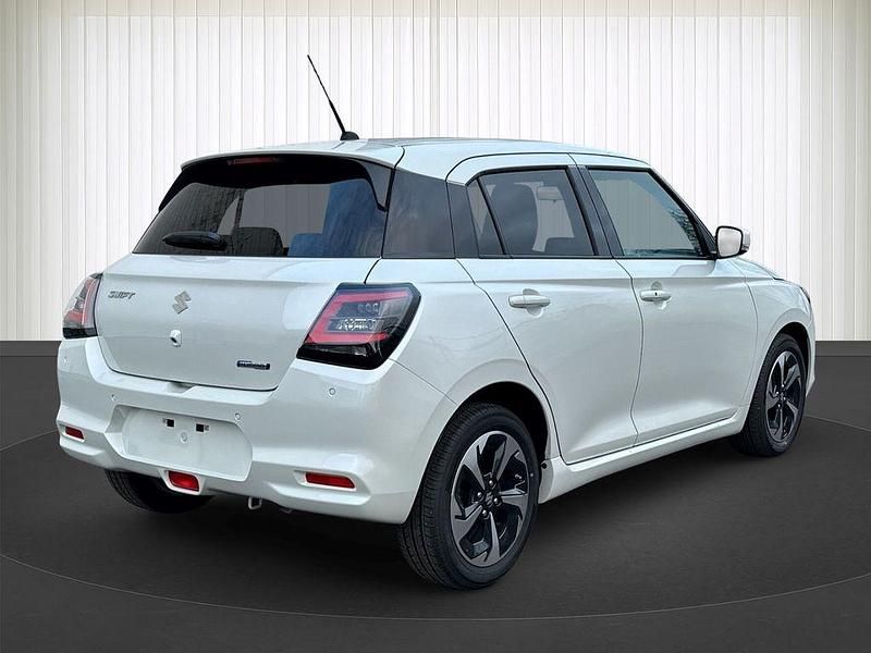 Neu Suzuki Swift Comfort+ 83 PS (61 kW) 2025 Pure white pearl metalli Kleinwagen