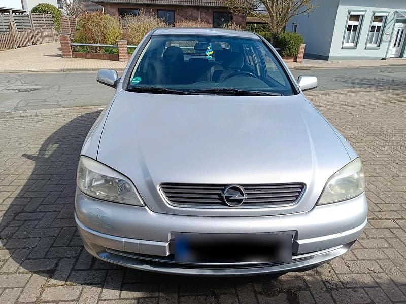 Gebraucht Opel Astra 101 PS (74 kW) 1998 Silber Limousine