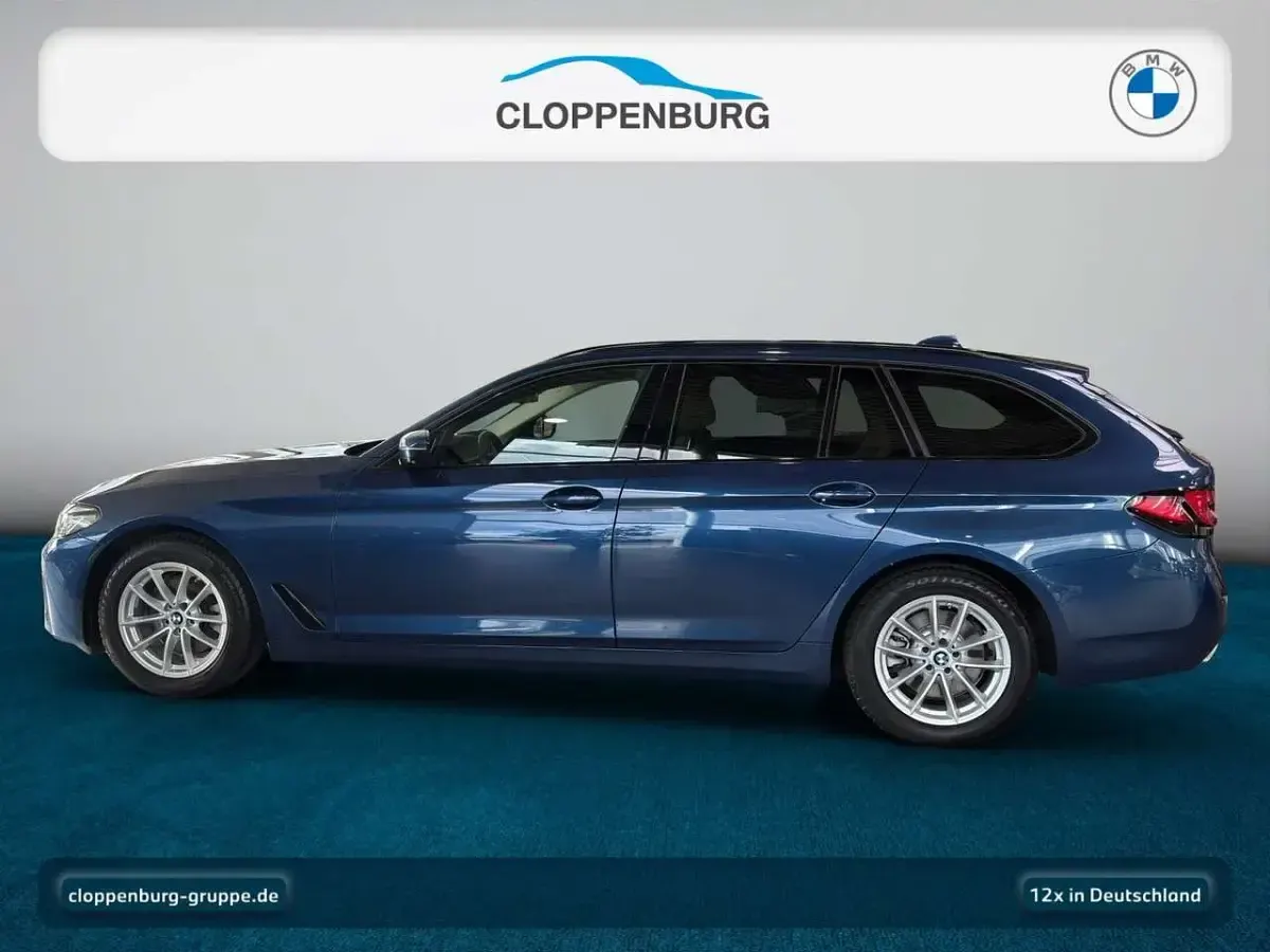Gebraucht BMW 520 Sport Line 190 PS (139 kW) 2023 Blau Limousine