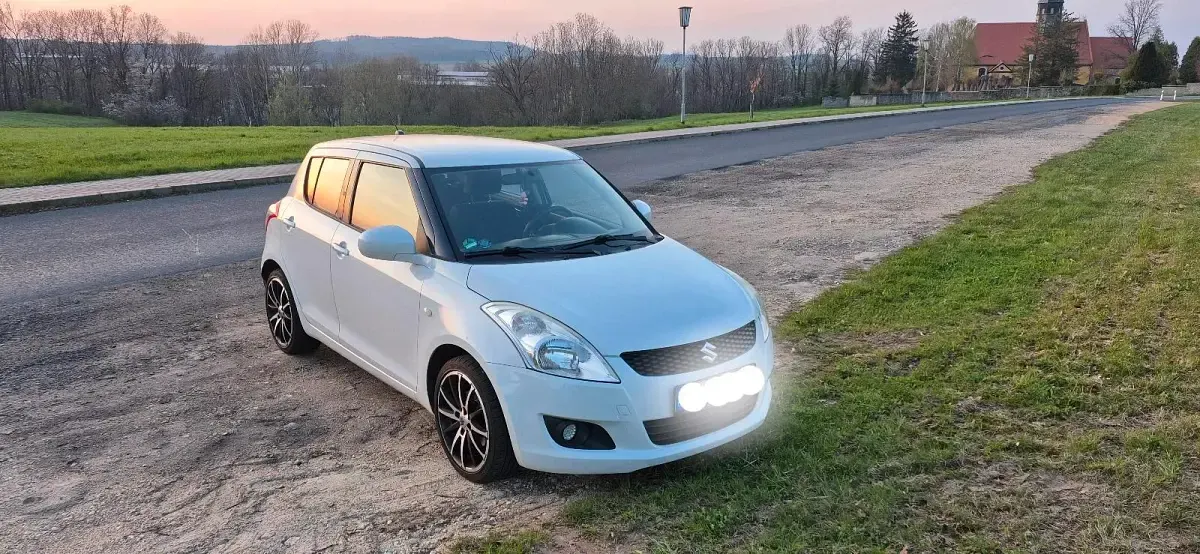 Gebraucht Suzuki Swift 94 PS (69 kW) 2011 Weiß Kleinwagen