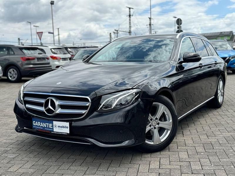 Schwarz Gebraucht 2017 Mercedes E220 Avantgarde Limousine | 22.450 € (Guter Preis) - Bild 1/4
