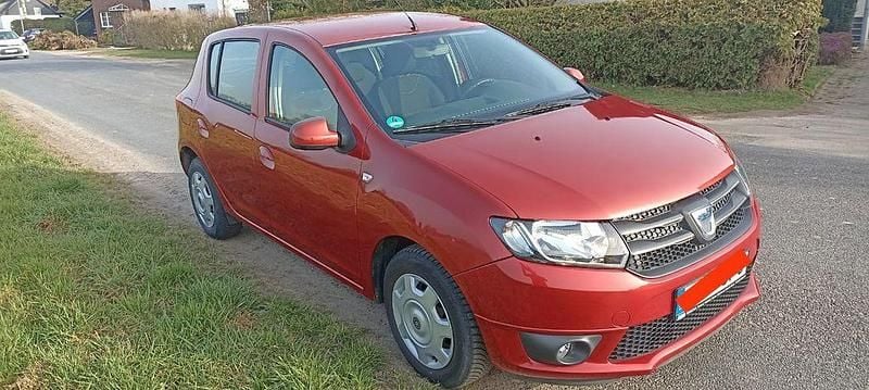 Gebraucht Dacia Sandero 75 PS (55 kW) 2013 Rot Limousine