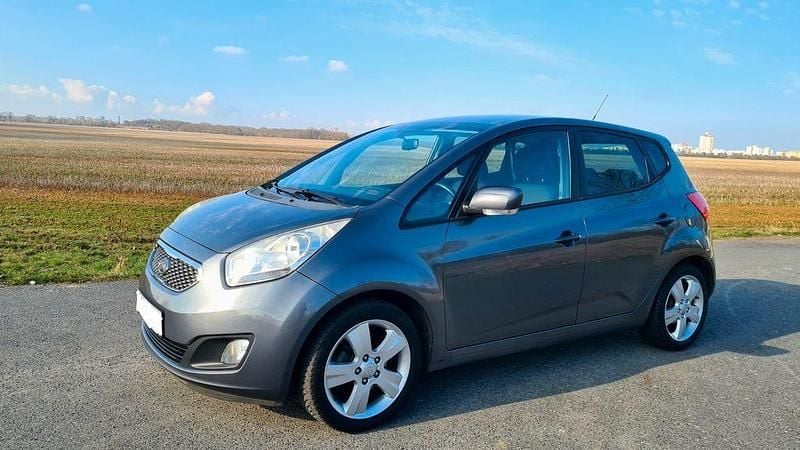 Gebraucht Kia Venga 90 PS (66 kW) 2011 Grau Kleinwagen