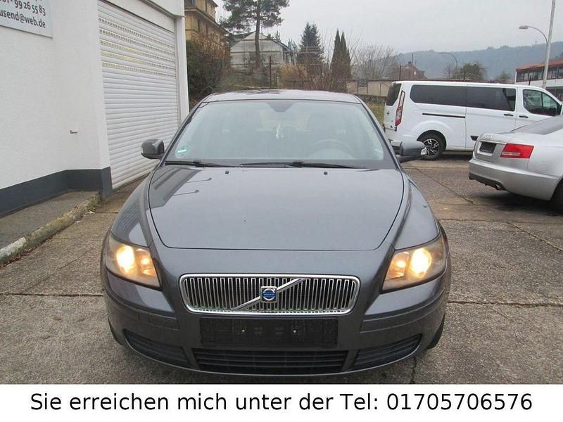 Grau Gebraucht 2006 Volvo V50 Kinetic Kombi | 5.555 € (Fairer Preis) - Bild 1/4