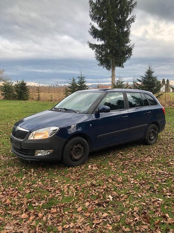 Gebraucht Skoda Fabia 70 PS (51 kW) 2012 Blau Kleinwagen