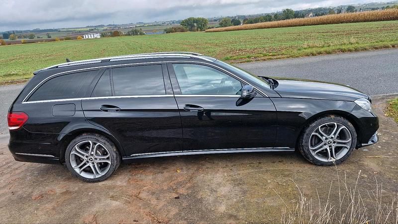 Gebraucht Mercedes E220 170 PS (125 kW) 2013 Schwarz Kombi