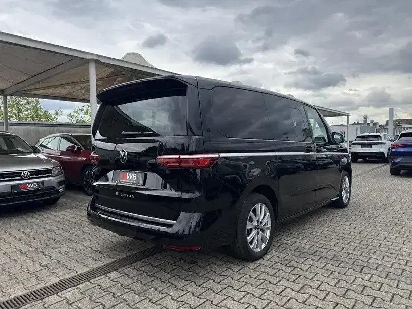 Gebraucht VW Multivan Style 150 PS (110 kW) 2025 Deep black perleffekt Van / Kleinbus