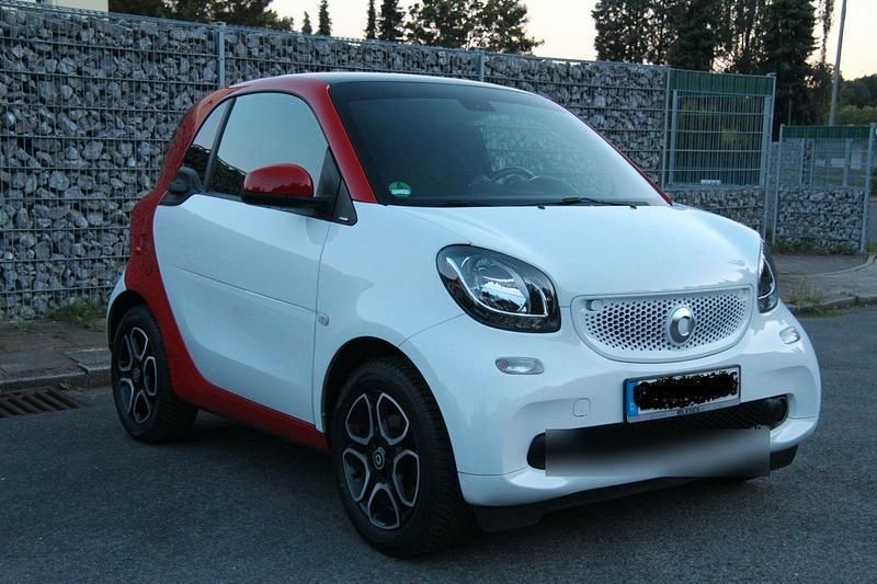Weiß Gebraucht 2016 Smart ForTwo Coupé Passion Coupé | 6.490 € (Superpreis) - Bild 1/4