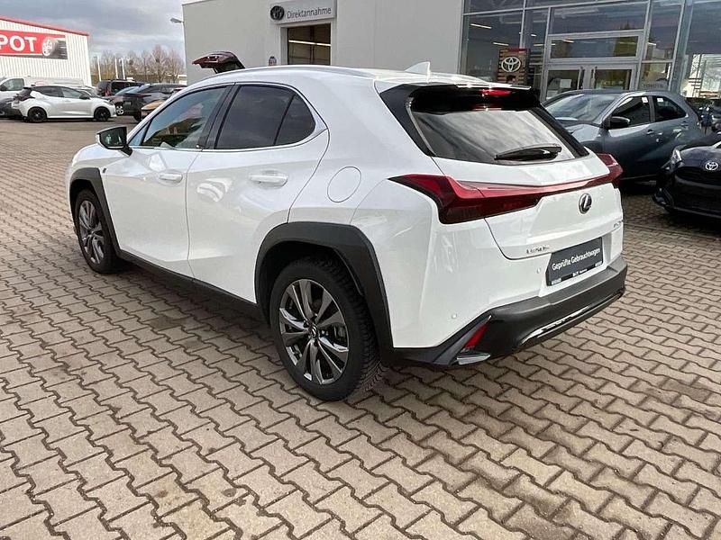 Gebraucht Lexus UX 250h Sport Design Packet 184 PS (135 kW) 2023 F white SUV