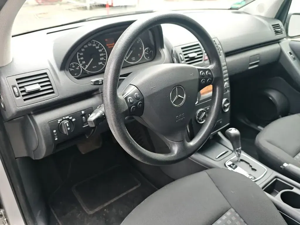 Gebraucht Mercedes A160 95 PS (69 kW) 2010 Polarsilber Van / Kleinbus