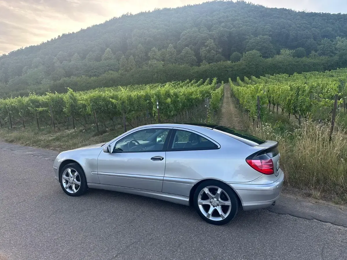 Gebraucht Mercedes C180 143 PS (105 kW) 2001 Silber Coupé
