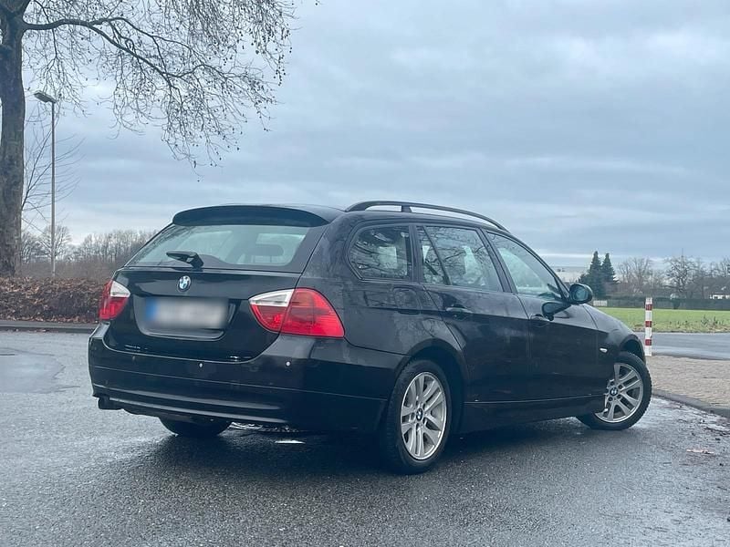 Gebraucht BMW 320 170 PS (125 kW) 2007 Schwarz Kombi