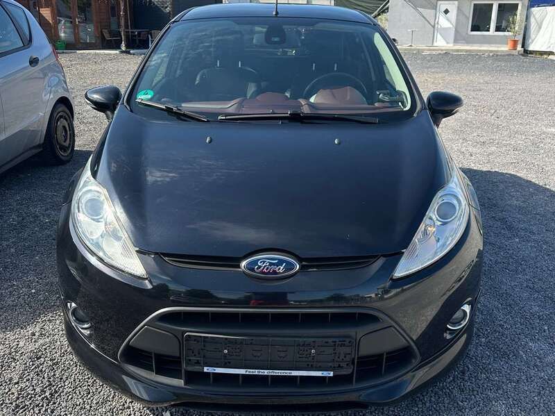 Schwarz Gebraucht 2010 Ford Fiesta Titanium Kleinwagen | 5.999 € (Etwas zu teuer) - Bild 1/4