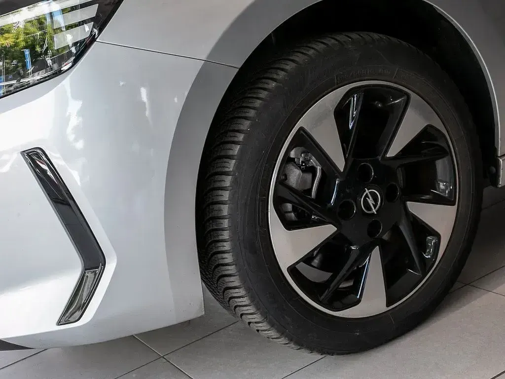 Gebraucht Opel Corsa-e Edition 100 kW (136 PS) 2024 Silber Kleinwagen