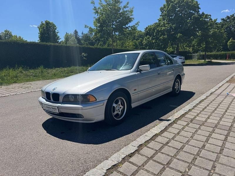 Silber Gebraucht 2002 BMW 520 Lifestyle Limousine | 2.090 € (Superpreis) - Bild 1/4
