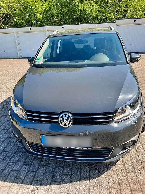 Grau Gebraucht 2015 VW Touran Cup Van / Kleinbus | 8.999 € (Fairer Preis) - Bild 1/4
