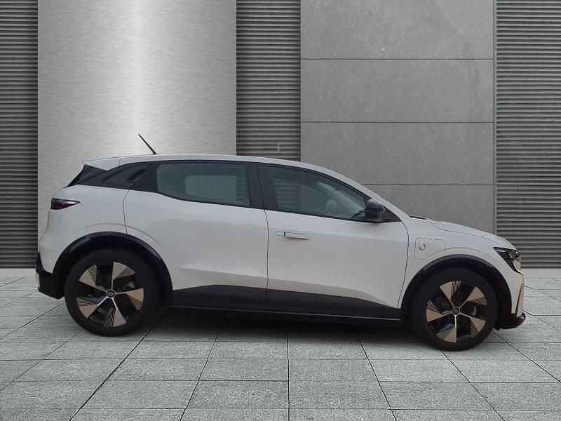 Weiß Gebraucht 2022 Renault Mégane Equilibre | 20.010 € (Fairer Preis) - Bild 1/4