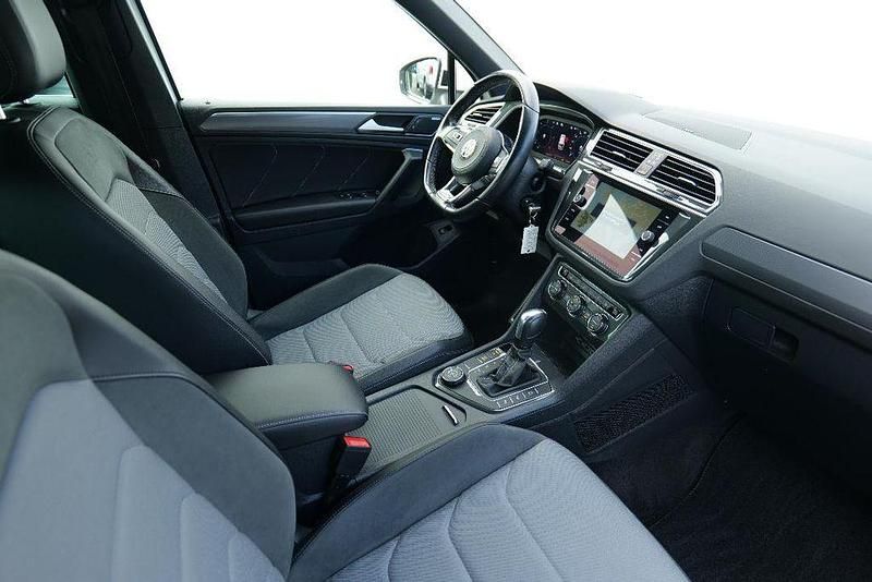 Gebraucht VW Tiguan Highline 150 PS (110 kW) 2021 Oryxwhite perlmutteffekt SUV