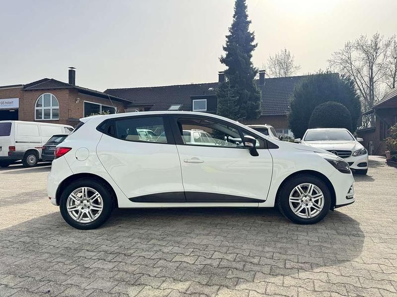 Używany Renault Clio IV Life 73 KM (53 kW) 2017 Biały Hatchback