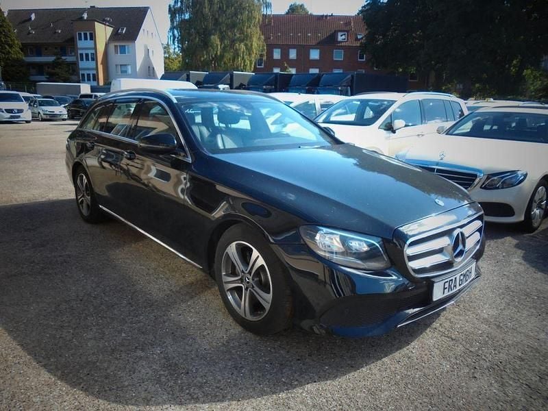 Schwarz Gebraucht 2019 Mercedes E200 Kombi | 15.900 € - Bild 1/4