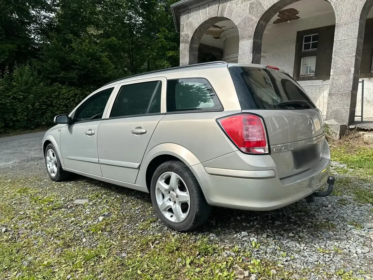Gebraucht Opel Astra 140 PS (102 kW) 2008 Silber Kombi