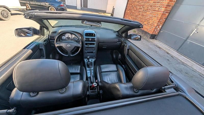 Gebraucht Opel Astra Cabriolet 147 PS (108 kW) 2001 Schwarz Cabrio