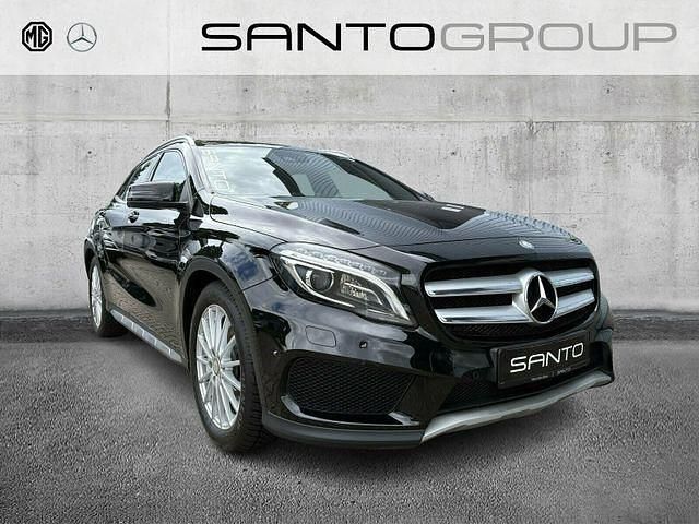Schwarz Gebraucht 2016 Mercedes GLA250 AMG line SUV | 24.890 € (Teuer) - Bild 1/4