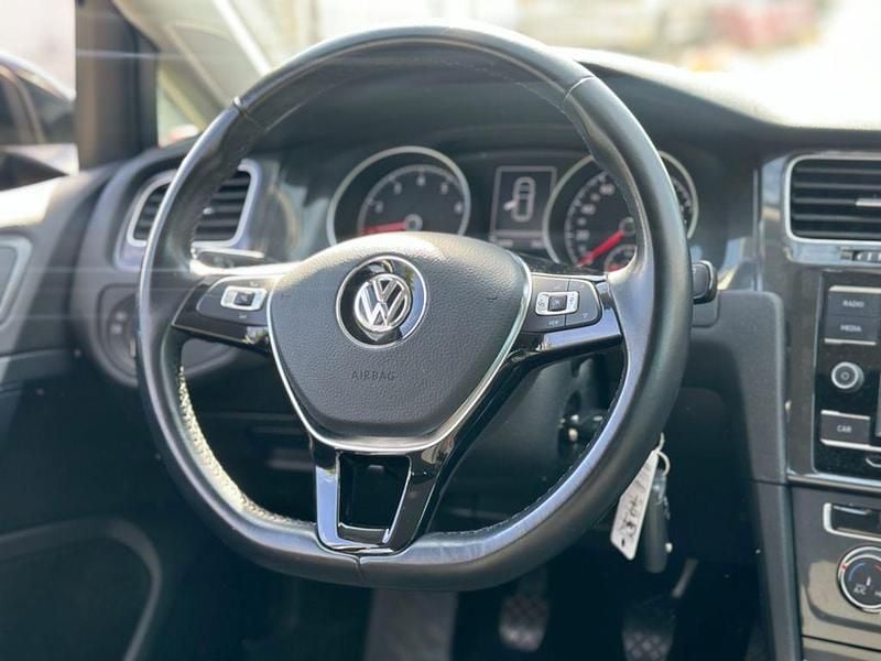 Gebraucht VW Golf VII Comfortline 131 PS (96 kW) 2018 Grau Limousine