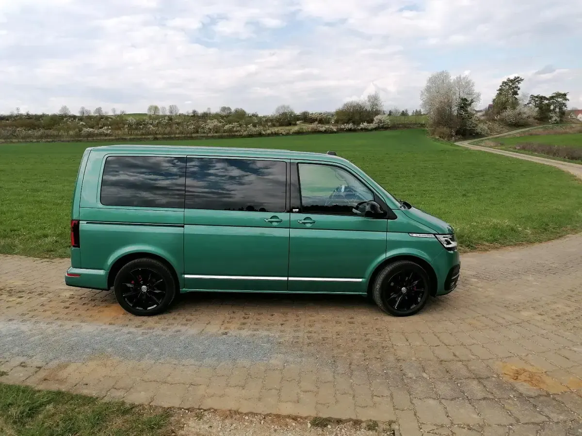 Gebraucht VW Multivan Generation Six 150 PS (110 kW) 2021 Grün Van / Kleinbus