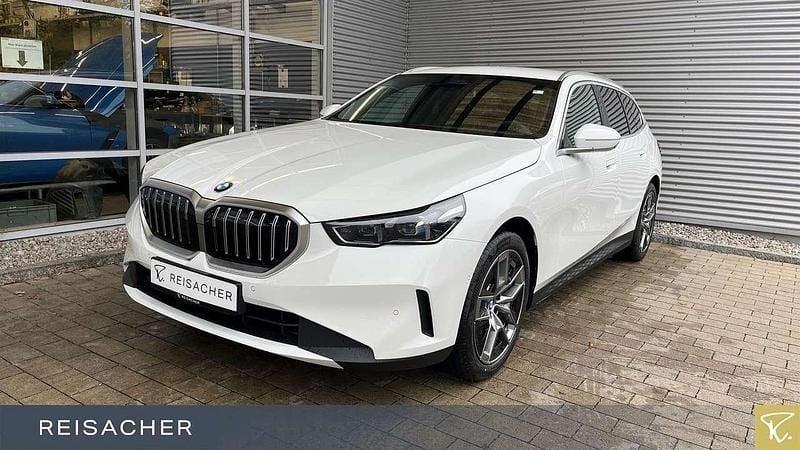 Alpinweiss Gebraucht 2024 BMW 520 Comfort Edition Kombi | 48.800 € (Superpreis) - Bild 1/4