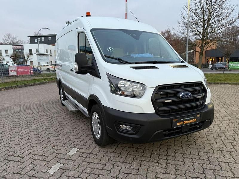 Gebraucht Ford Transit Trend 131 PS (96 kW) 2022 Weiß Van / Kleinbus