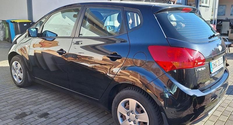 Gebraucht Kia Venga Attract 90 PS (66 kW) 2010 Schwarz Kleinwagen