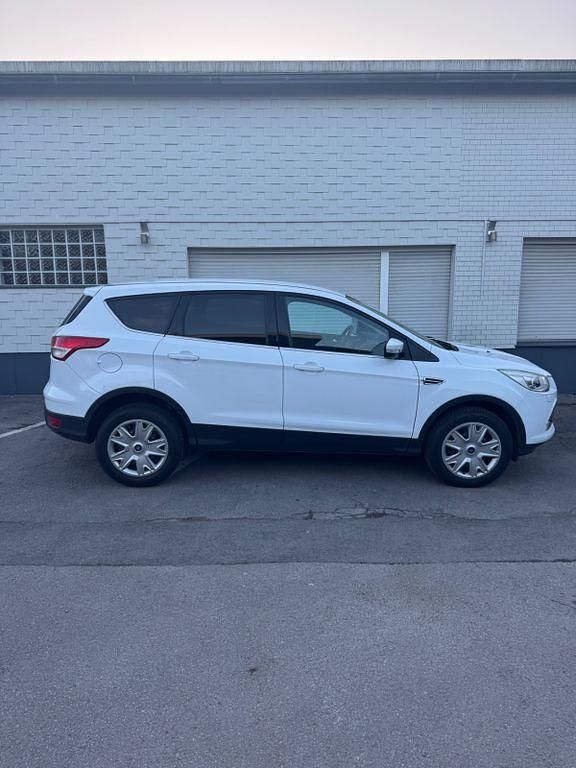 Gebraucht Ford Kuga 150 PS (110 kW) 2015 Weiß SUV