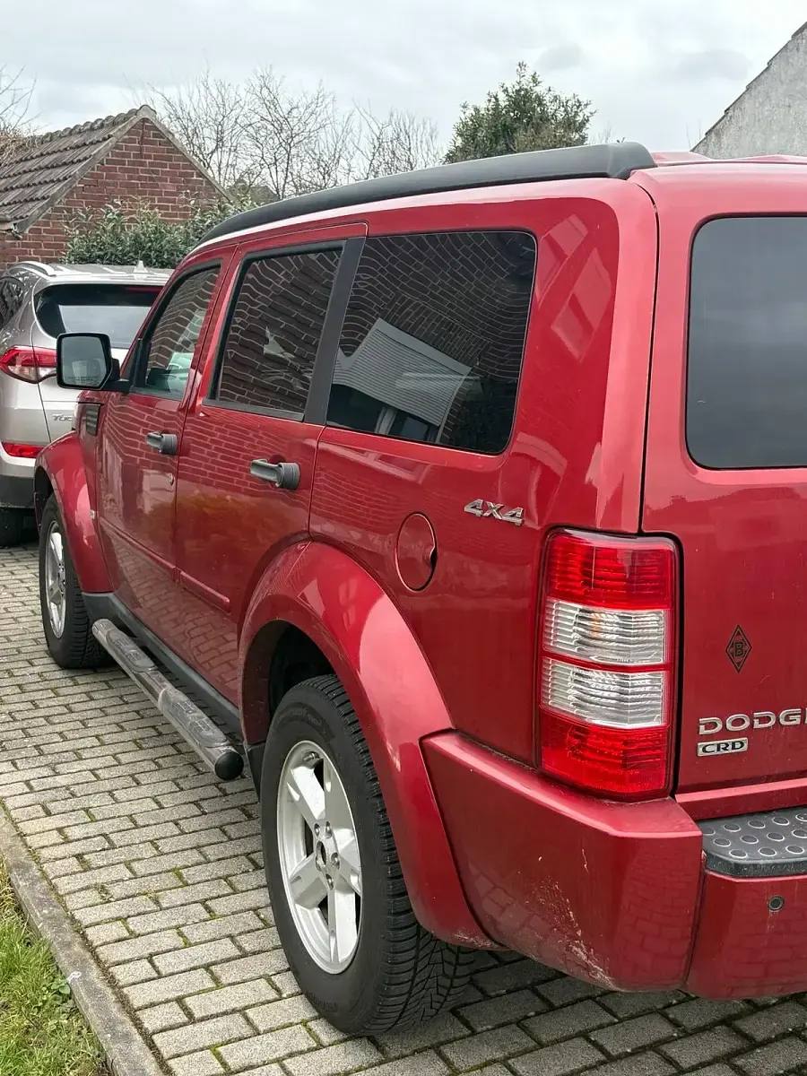 Gebraucht Dodge Nitro 177 PS (130 kW) 2010 Rot SUV