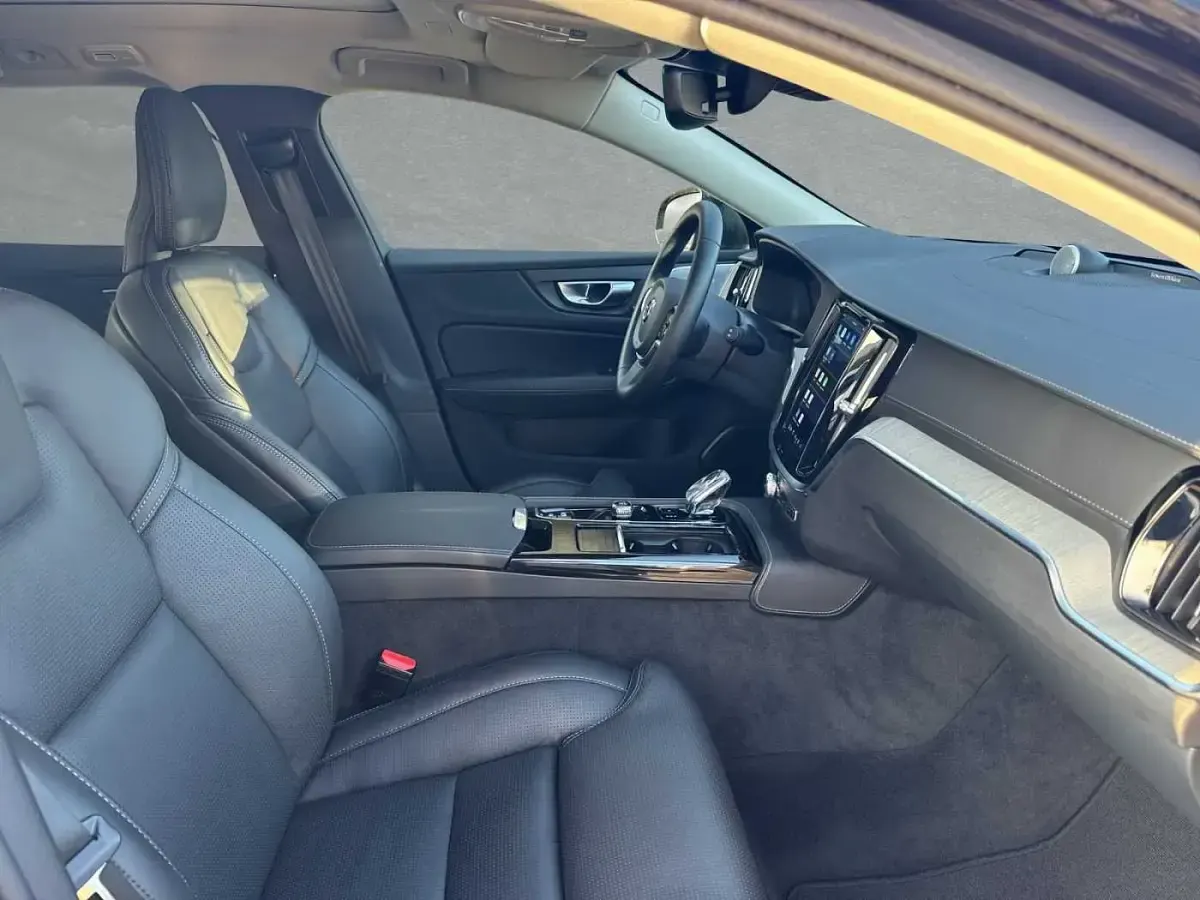 Gebraucht Volvo V60 Ultra 455 PS (334 kW) 2025 Onyx black (metallic) Kombi